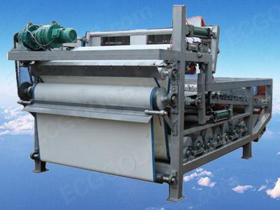 重型帶式壓濾機(jī)用加強(qiáng)型機(jī)架設(shè)計(jì)配備大直徑擠壓輥和高張力濾帶可承受更大處理負(fù)荷
